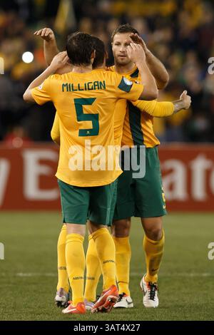11. Juni 2013 - Etihad Stadium, Victoria, Australien - Mark MILLIGAN aus Australien feiert den Sieg eines Qualifikationsspiels der vierten Runde zur FIFA-Weltmeisterschaft 2014 zwischen Australien und Jordanien im Etihad Stadium, Melbourne, Australien. (Bild: © Sydney Low/ZUMAPRESS.com) Stockfoto