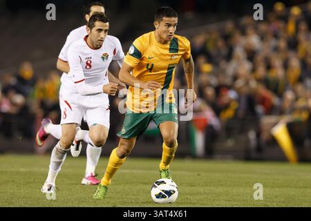 11. Juni 2013 – Etihad Stadium, Victoria, Australien – Tim CAHILL aus Australien kontrolliert den Ball in einem Qualifikationsspiel der vierten Runde zur FIFA-Weltmeisterschaft 2014 zwischen Australien und Jordanien im Etihad Stadium, Melbourne, Australien. (Bild: © Sydney Low/ZUMAPRESS.com) Stockfoto