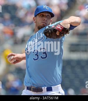 12. Juni 2013 – Kansas City, MO, USA – James Shields von den Kansas City Royals spielt am Mittwoch, den 12. Juni 2013, in Kansas City, Missouri gegen die Detroit Tigers. (Kreditbild: © John Sleezer/MCT/ZUMAPRESS.com) Stockfoto