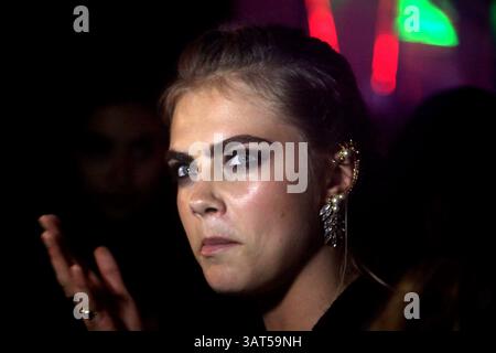 Juni 2013 - London, England - nur US Sales....12. Juni 2013, London....Cara Delevingne bei der DKNY Artworks-Markteinführung am 12. Juni 2013 in London (Credit Image: © Famous/Ace Pictures/ZUMAPRESS.com) Stockfoto