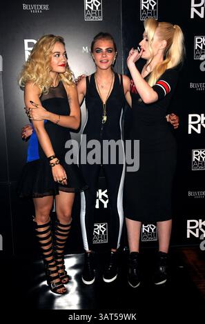 Juni 2013 - London, England - nur Verkauf in den USA....12. Juni 2013, London....(L-R) Rita ora, Cara Delevingne und Iggy Azalea beim DKNY Artworks-Launch am 12. Juni 2013 in London (Credit Image: © Famous/Ace Pictures/ZUMAPRESS.com) Stockfoto