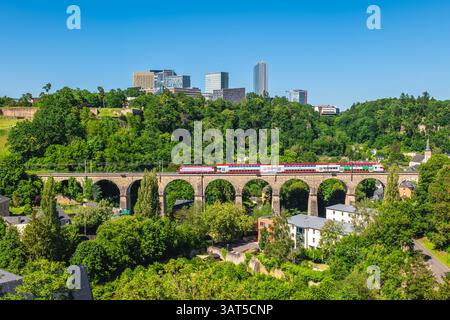 Die Passerelle, auch bekannt als das Luxemburger Viadukt, ist ein Viadukt in Luxemburg-Stadt im Süden Luxemburgs. Stockfoto