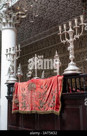 Die wunderschöne, restaurierte Moshe Nahon Synagoge im historischen jüdischen Beni Idir Viertel der Medina Tanger, Marokko. Stockfoto