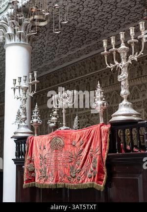 Die wunderschöne, restaurierte Moshe Nahon Synagoge im historischen jüdischen Beni Idir Viertel der Medina Tanger, Marokko. Stockfoto