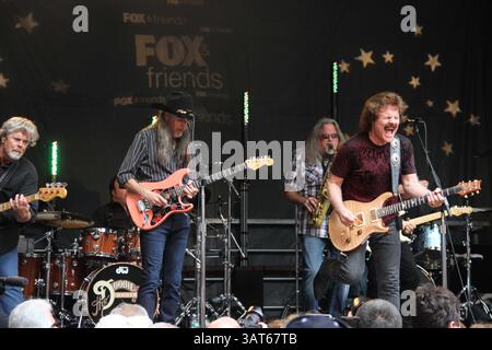 28. Juni 2013 – New York, New York, USA – DOBBIE BROTHERS.Performing on 'Live on Fox and Friends' Show 6-28-2013. 2013 (Bild: © John Barrett/Globe Photos/ZUMAPRESS.com) Stockfoto