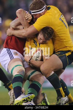 29. Juni 2013 - Melbourne, Victoria, Australien - James O'Connor aus Australien wird beim Spiel der British and Irish Lions Australian Tour 2013 gegen die Wallabies im Etihad Stadium, Melbourne, Australien (Foto: © Theo Karanikos/ZUMAPRESS.com) bekämpft Stockfoto