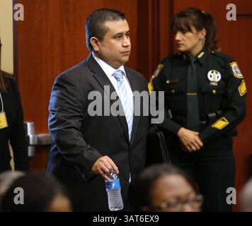 1. Juli 2013: Sanford, FL, USA – George Zimmerman kommt am Montag, 1. Juli 2013 zu einem weiteren Prozesstag in Sanford, Florida. Zimmerman wird wegen der tödlichen Erschießung von Trayvon Martin beschuldigt. (Kreditbild: © Joe Burbank/MCT/ZUMAPRESS.com) Stockfoto