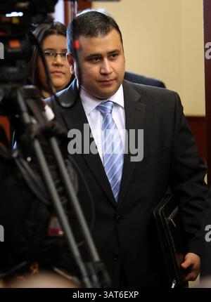 1. Juli 2013: Sanford, FL, USA – George Zimmerman kommt zu einem weiteren Prozesstag in Sanford, Florida, am Montag, 1. Juli 2013. Zimmerman wird wegen der tödlichen Erschießung von Trayvon Martin beschuldigt. (Kreditbild: © Joe Burbank/MCT/ZUMAPRESS.com) Stockfoto