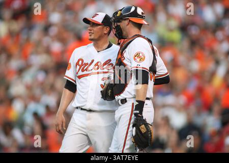 30. Mai 2013: Baltimore, MD, Vereinigte Staaten von Amerika - Baltimore Orioles Starting Pitcher Freddy Garcia (38) Konferenzen mit Baltimore Orioles Catcher Matt Wieters (32). Washington Nationals vs. Baltimore Orioles im Oriole Park at Camden Yards am 22. Mai 2013 in Baltimore, MD. Foto: Mike Buscher/Cal Sport Media (Kreditbild: © Mike Buscher/Cal Sport Media/ZUMAPRESS.com) Stockfoto