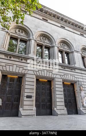 London, Großbritannien, 19. September 2024: Historische Fassade der National Portrait Gallery in der Nähe des Trafalgar Square im Zentrum von London. Stockfoto