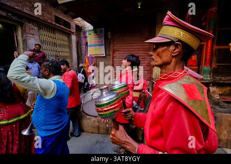 Indien, Bundesstaat Uttar Pradesh, Mathura, Prozession am Ufer des Yamuna-Flusses Stockfoto