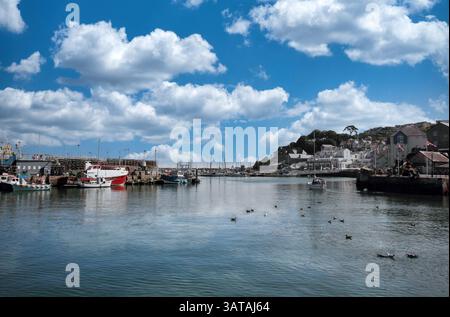 Eine ruhige Szene im Hafen von Brixham, Torbay, South Devon. Stockfoto