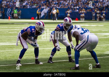 11. August 2013: Indianapolis, IN, Vereinigte Staaten von Amerika - 11. August 2013: Buffalo Bills Defensivverteidiger T.J. Heath (44) und Buffalo Bills Wide Receiver Marquise Goodwin (88) treten im Lucas Oil Stadium in Indianapolis, IN, gegen Cassius Vaughn (32) an. Die Buffalo Bills besiegten die Indianapolis Colts 44-20. (Bild: © Aaron Doster/Cal Sport Media/Cal Sport Media/ZUMAPRESS.com) Stockfoto