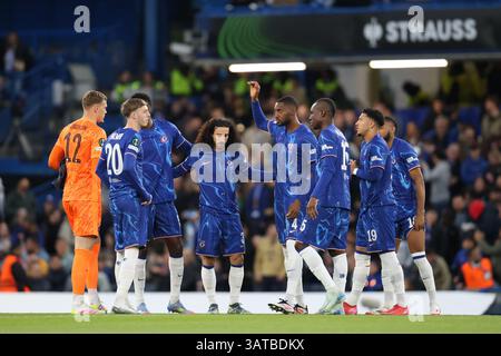 London, UK. 17th Apr, 2025. London, England, April 17th 2025: Chelsea players during the UEFA Conference League match between Chelsea and Legia Warszawa at Stamford Bridge in London, England (Alexander Canillas/SPP) Credit: SPP Sport Press Photo. /Alamy Live News Stockfoto