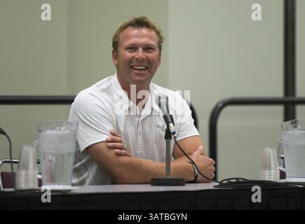 24. August 2013 – Toronto, Ontario, Kanada – NHL Goalie MARTIN BRODEUR spricht auf einer Podiumsdiskussion während der Fan Expo Canada 2013 im Metro Toronto Convention Centre. (Kreditbild: © Christopher Drost/SHIFT Digital/ZUMAPRESS.com) Stockfoto