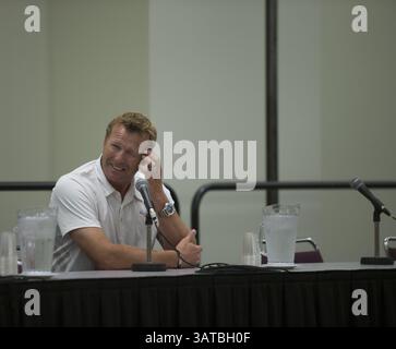24. August 2013 – Toronto, Ontario, Kanada – NHL Goalie MARTIN BRODEUR spricht auf einer Podiumsdiskussion während der Fan Expo Canada 2013 im Metro Toronto Convention Centre. (Kreditbild: © Christopher Drost/SHIFT Digital/ZUMAPRESS.com) Stockfoto