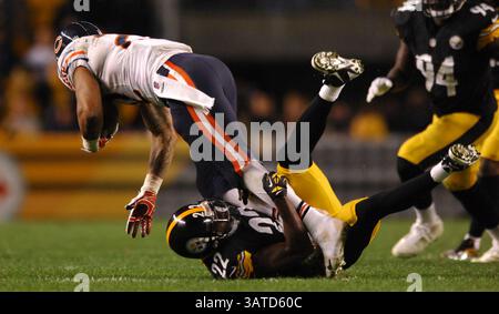 September 2013: Matt Forte #22 wurde von William Gay #22 während des Spiels Pittsburgh Steelers gegen Chicago Bears in Pittsburgh, PA im Heinz Field angegriffen. (Bild: © Jason Pohuski/Cal Sport Media/ZUMAPRESS.com) Stockfoto