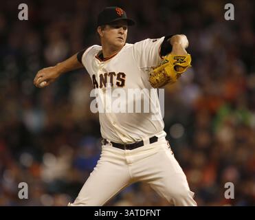 24. September 2013 – San Francisco, CA, USA – San Francisco Giants Starting Pitcher Matt Cain (18) wirft im ersten Inning im AT&T Park in San Francisco, Kalifornien, am Dienstag, den 24. September 2013 gegen die Los Angeles Dodgers. (Kreditbild: © Nhat V. Meyer/MCT/ZUMAPRESS.com) Stockfoto