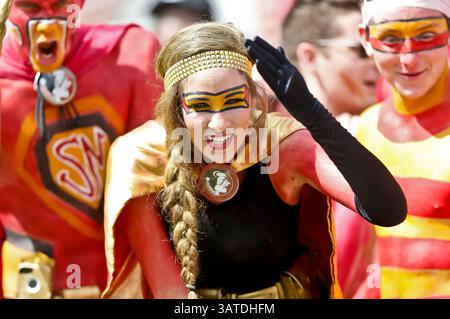 5. Oktober 2013: Ein Fan der Florida State Seminoles jubelt während des Spiels zwischen den Maryland Terrapins und den Florida State Seminoles im Doak S. Campbell Stadium. Florida State besiegte Maryland 63-0.(Bild: © Gray Quetti/Cal Sport Media/ZUMAPRESS.com) Stockfoto