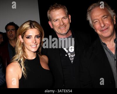 8. Oktober 2013 - New York City, NY, USA - Ashley Greene, Randall Miller und Alan Rickman bei der Premiere von „CBGB: The Movie“ während des CBGB Music & Film Festivals 2013 im Landmark Sunshine Cinema am 8. Oktober 2013 in New York City (Credit Image: © Nancy Rivera/Ace Pictures/ZUMAPRESS.com) Stockfoto