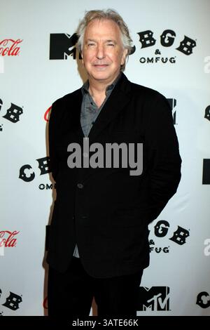 8. Oktober 2013 - New York City, NY, USA - Alan Rickman bei der Premiere von „CBGB: The Movie“ während des CBGB Music & Film Festivals 2013 im Landmark Sunshine Cinema am 8. Oktober 2013 in New York City (Credit Image: Å© Nancy Rivera/Ace Pictures/ZUMAPRESS.com) Stockfoto