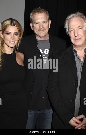 8. Oktober 2013 - New York City, NY, USA - Ashley Greene, Randall Miller und Alan Rickman bei der Premiere von „CBGB: The Movie“ während des CBGB Music & Film Festivals 2013 im Landmark Sunshine Cinema am 8. Oktober 2013 in New York City (Credit Image: Å© Nancy Rivera/Ace Pictures/ZUMAPRESS.com) Stockfoto