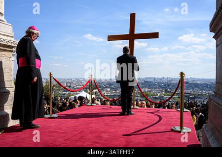 Paris, Frankreich. April 2025. Kreuzweg des Erzbischofs von Paris, Mgr. Laurent Ulrich Paris, in Sacre Coeur, 18. April 2025 - 18. April 04/2025 - France/Ile-de-France (Region)/Paris - julien mattia Credit: LE PICTORIUM/Alamy Live News Stockfoto