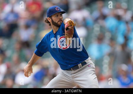 19. September 2013 – Milwaukee, Wisconsin, Vereinigte Staaten von Amerika – 19. September 2013: Jake Arrieta #49 der Chicago Cubs startet im Miller Park in Milwaukee, Wisconsin, USA, ein Spielfeld während des Major League Baseballspiels zwischen den Milwaukee Brewers und den Chicago Cubs. Cubs gewann mit 5:1. John Fisher/CSM(Bild: © John Fisher/Cal Sport Media/ZUMAPRESS.com) Stockfoto