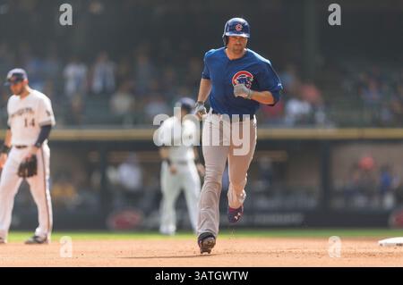 19. September 2013 – Milwaukee, Wisconsin, Vereinigte Staaten von Amerika – 19. September 2013: Nate Schierholtz #19 der Chicago Cubs trifft während des Major League Baseballspiels zwischen den Milwaukee Brewers und den Chicago Cubs im Miller Park in Milwaukee, WI, zwei Läufe homer zum rechten Mittelfeld. Cubs führen die Brewers 3-0 im 3. Inning an. John Fisher/CSM(Bild: © John Fisher/Cal Sport Media/ZUMAPRESS.com) Stockfoto