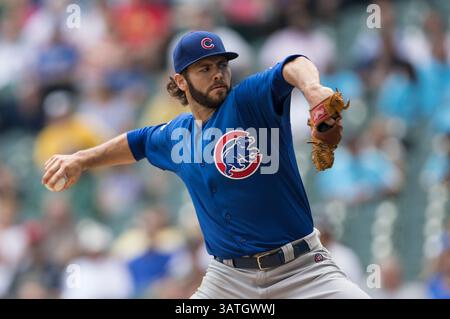 19. September 2013 – Milwaukee, Wisconsin, Vereinigte Staaten von Amerika – 19. September 2013: Jake Arrieta #49 der Chicago Cubs startet im Miller Park in Milwaukee, Wisconsin, USA, ein Spielfeld während des Major League Baseballspiels zwischen den Milwaukee Brewers und den Chicago Cubs. Cubs gewann mit 5:1. John Fisher/CSM(Bild: © John Fisher/Cal Sport Media/ZUMAPRESS.com) Stockfoto