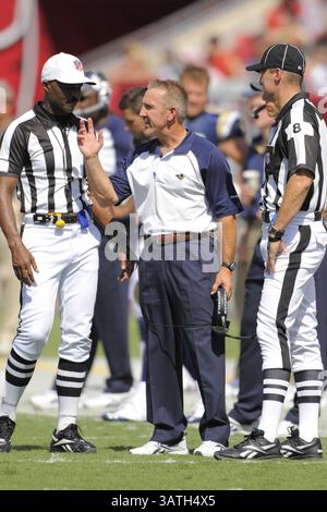 24. Oktober 2010 - USA Tampa, Florida, - 24. Oktober 2010; Tampa, FL, USA; St. Louis Rams head Coach Steve Spagnuolo während der Rams-Spiel gegen die Tampa Bay Buccaneers im Raymond James Stadium. (Kredit-Bild: © Scott A. Miller über ZUMA Draht) Stockfoto