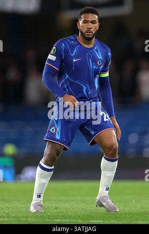 London, Großbritannien. April 2025. Reece James of Chelsea beim Spiel Chelsea gegen Legia Warsaw UEFA Europa Conference League in Stamford Bridge, London. Der Bildnachweis sollte lauten: Paul Terry/Sportimage Credit: Sportimage Ltd/Alamy Live News Stockfoto