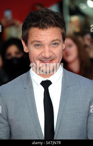 26. April 2016 – London, Großbritannien – Jeremy Renner kommt am 26. April 2016 zur Premiere von „Captain America Civil war“ im Vue Westfield in London, England (Credit Image: © Famous/Ace Pictures via ZUMA Press) Stockfoto