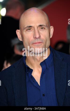 26. April 2016 – London, Großbritannien – Mark Strong kommt am 26. April 2016 zur Premiere von „Captain America Civil war“ in Vue Westfield in London, England (Credit Image: © Famous/Ace Pictures via ZUMA Press) Stockfoto