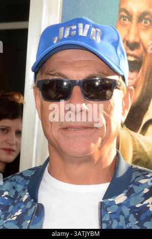 27. April 2016 – Los Angeles, CA, USA – LOS ANGELES – 21. APR: Jean-Claude Van Damme bei der Premiere im Keanu Los Angeles am 21. April 2016 in den ArcLight Hollywood Theaters in Los Angeles, CA (Credit Image: © hPa/Newscom via ZUMA Press) Stockfoto