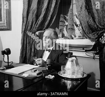 26. Januar 2016 – US-Präsident Franklin Roosevelt während des Rundfunks, Washington DC, USA, um 1936 (Bild: © Glasshouse via ZUMA Wire) Stockfoto