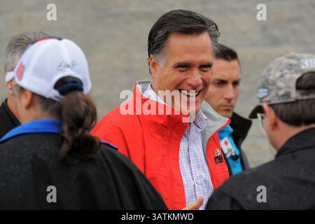 26. Februar 2012 - Daytona Beach, Fla, USA - Mitt Romey vor dem Daytona 500 auf dem Daytona International Speedway am 26. Februar 2012 in Daytona Beach, Florida... ZUMA PRESS/Scott A. Miller. (Kredit-Bild: © Scott A. Miller über ZUMA Draht) Stockfoto