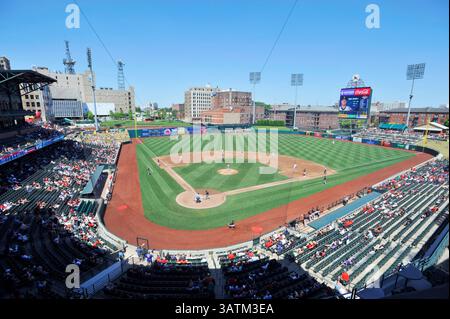 22. Mai 2016: Die Memphis Redbirds und Fresno Grizzlies spielen während des zweiten Inning eines MiLB Baseballspiels im AutoZone Park in Memphis, TN. Memphis gewann mit 8:1. Austin McAfee/CSM(Kreditbild: © Austin McAfee/CSM via ZUMA Wire) Stockfoto
