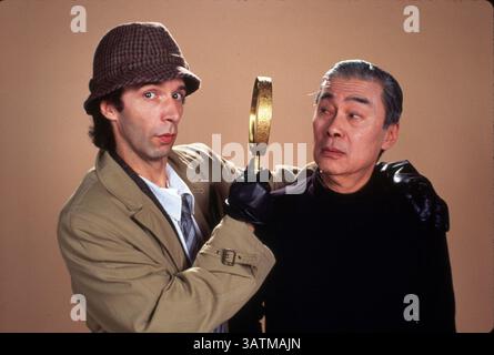 24. Mai 2016: Der Schauspieler BURT KWOUK, der vor allem für die Rolle von Inspector Clouseaus Manservant Cato in den Pink Panther Films bekannt war, starb im Alter von 85 Jahren. Er trat in sieben Pink Panther Filmen gegenüber P. Sellers als Clouseaus Diener auf, der regelmäßig seinen Arbeitgeber attackierte, um ihn wachsam zu halten. Außerdem spielte er von 2002 bis 2010 in der BBC-Sitcom Last of the Summer Wine. Geboren in Manchester, aufgewachsen in Shanghai, erhielt der Schauspieler einen OBE in der New Year Honour List 2011. Im Bild: 15. Juni 1993: „Son Of The Pink Panther“ Mit 1993, Roberto Benigni, Blake Edwards, Burt Kwouk. (Kreditbild: © United Stockfoto