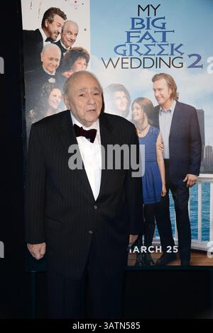 März 2016 - New York, NY, USA - 15. März 2016 New York City. Michael Constantine nahm am 15. März 2016 an der New Yorker Premiere „My Big Fat Greek Wedding 2“ im AMC Loews Lincoln Square 13 Theater in New York City Teil..... Quelle: Kristin Callahan/ACE Pictures. Tel.: (646) 769 0430.E-Mail: info@acepixs.com.web: (Bild: © Callahan/Ace Pictures via ZUMA Press) Stockfoto