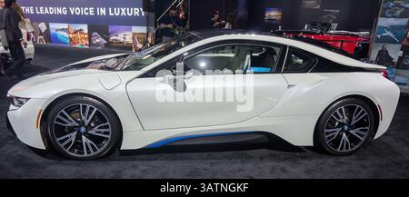 11. Januar 2016 - Detroit, MI, USA - BMW blendet auf Detroit North American Auto Show. (Kredit-Bild: © Alexis Simpson über ZUMA Draht) Stockfoto