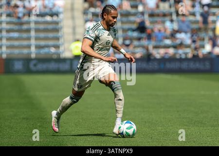 Kansas City, KS, USA. April 2025. Portland Timbers Stürmer Ariel Lassiter (7) dribbelt den Ball gegen Sporting Kansas City im Childrens Mercy Park in Kansas City, KS. David Smith/CSM (Credit Image: © David Smith/Cal Sport Media). Quelle: csm/Alamy Live News Stockfoto