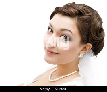 Junge charmante Braut schaut in die Kamera, isoliert, Nahaufnahme Stockfoto