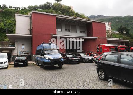 Nachrichten - Monte Faito Seilbahnabsturz Tag nach dem Zusammenbruch der Faito Seilbahn Castellammare di Stabia Neapel Tag nach der Tragödie 18. April 2025. Napoli Monte Faito Seilbahn Italien Copyright: XAntonioxBalascox/xLiveMediax LPN 1822441 Stockfoto