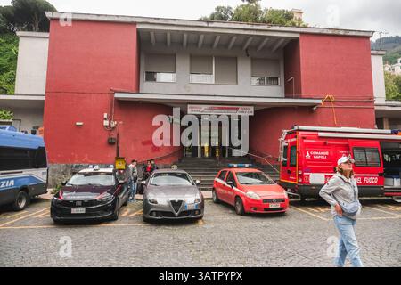 Nachrichten - Monte Faito Seilbahnabsturz Tag nach dem Zusammenbruch der Faito Seilbahn Castellammare di Stabia Neapel Tag nach der Tragödie 18. April 2025. Napoli Monte Faito Seilbahn Italien Copyright: XAntonioxBalascox/xLiveMediax LPN 1822443 Stockfoto