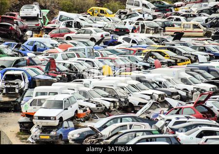 Schrottplatz mit Haufen von zerquetschte Autos in Teneriffa Kanarische Inseln Spanien Stockfoto