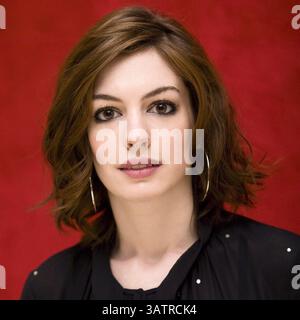 31. Mai 2008 – Los Angeles, Kalifornien, USA – Bild von: - Picture zeigt: Anne Hathaway, das für „Get Smart“ in Los Angeles, CA. 31. Mai 2008 wirbt. (Bild: © Armando Gallo/ZUMA Studio) Stockfoto