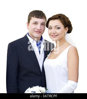 Ein Bräutigam und seine Braut schauen lächelnd in die Kamera Stockfoto