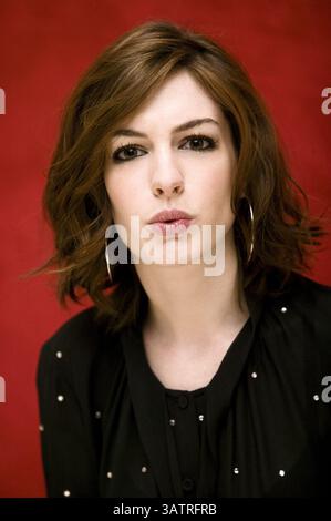 31. Mai 2008 – Los Angeles, Kalifornien, USA – Bild von: - Picture zeigt: Anne Hathaway, das für „Get Smart“ in Los Angeles, CA. 31. Mai 2008 wirbt. (Bild: © Armando Gallo/ZUMA Studio) Stockfoto
