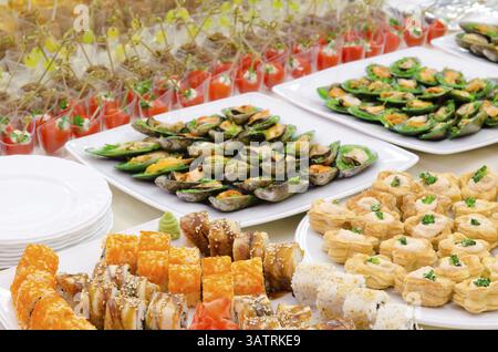 Viele kalte Snacks auf dem Buffettisch, Catering Stockfoto